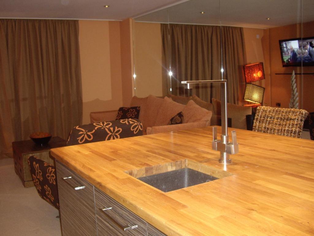 Portland Apartments Cheltenham Phòng bức ảnh